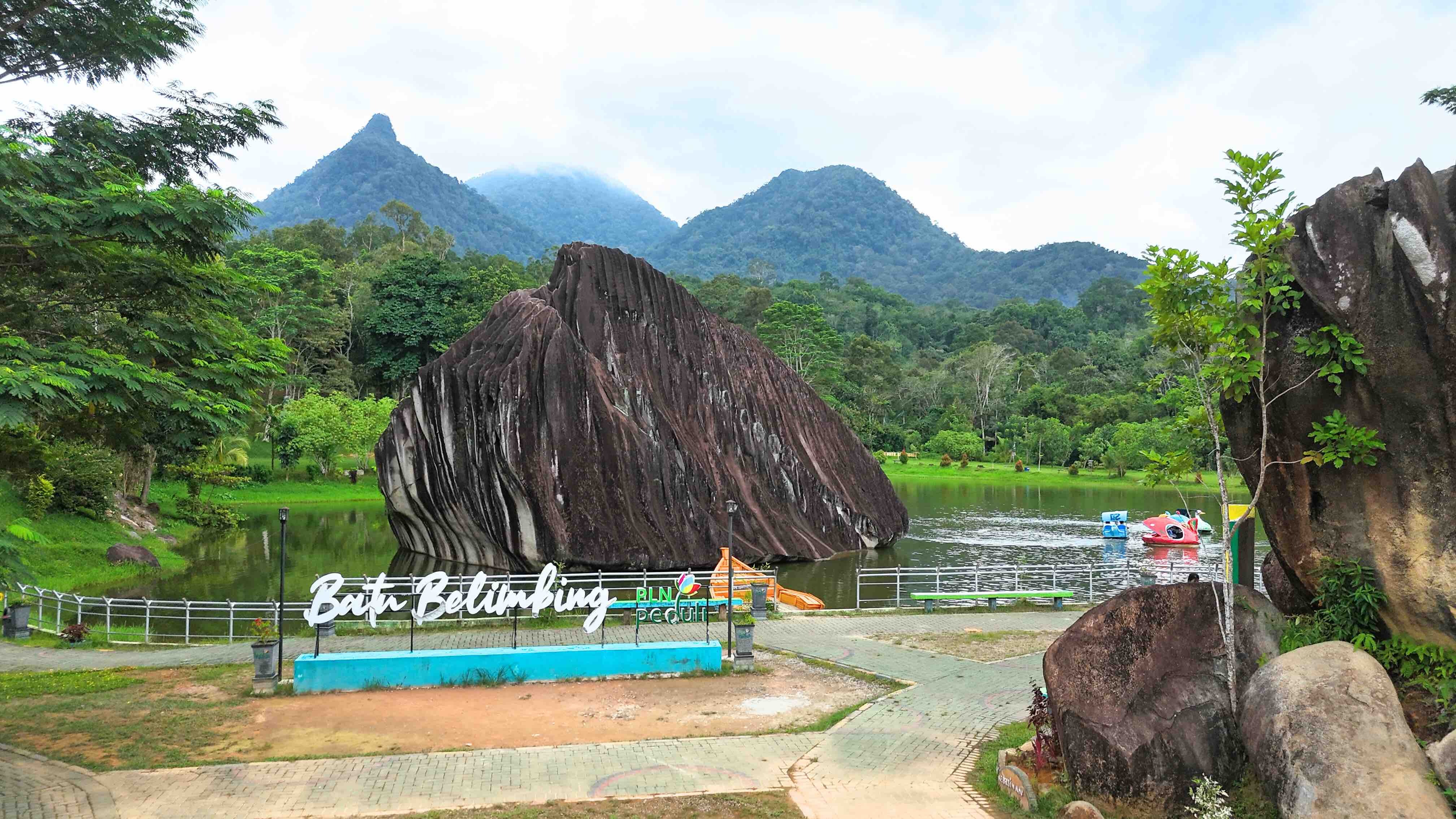 BATU BELIMBING SINGKAWANG
